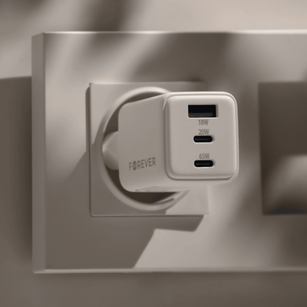 Forever zidni strujni adapter PD QC GaN - 1x USB - 2x Type C utor (65W) - bijeli 247315