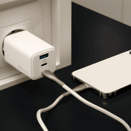 Forever zidni strujni adapter PD QC GaN - 1x USB - 2x Type C utor (65W) - bijeli 247318