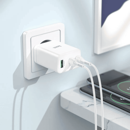 HOCO zidni strujni adapter PD QC GaN - 1x USB - 2x Type C utor (65W) - bijeli 247202