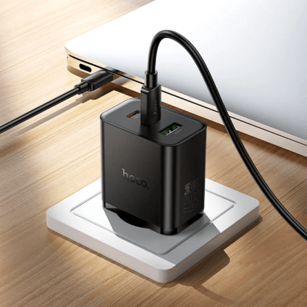 HOCO GaN zidni punjač PD/QC 65W – 2× Type-C + USB + Type-C kabel – Crni 268260